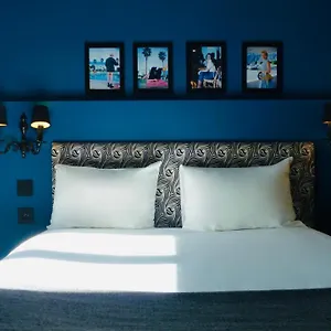 Noir 3*, París Francia